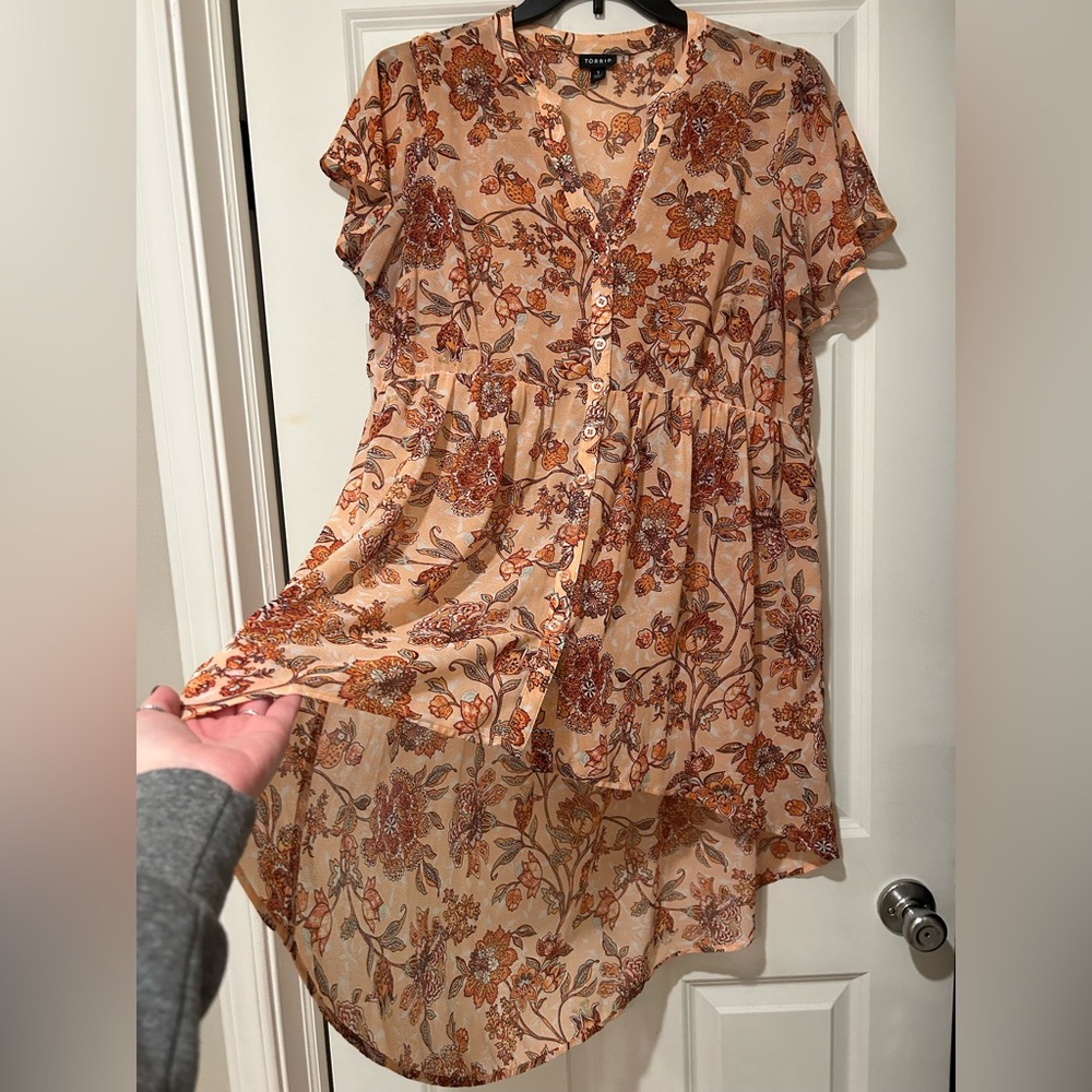 Like New Torrid Outlander Lexie Floral Chiffon Hi-Lo Babydoll Tunic - Picture 2 of 16